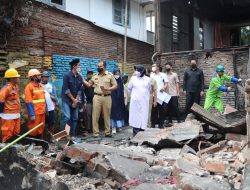 Kunjungi Lokasi Kebakaran, Danny Beri Dukungan Moril ke Warga Jalan Badak