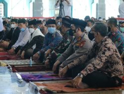 Dampingi Menko Polhukam, Plt Gubernur Sulsel Salat dan Saksikan Sekeluarga Masuk Islam Hingga Kunjungi Gereja Katedral