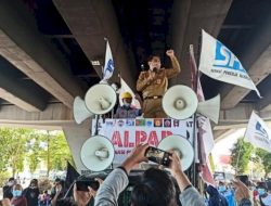 Kadisnaker Kota Makassar Datangi Aksi Hari Buruh di Flyover, Janji Tindak Staf yang Melanggar