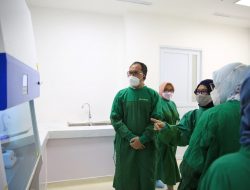 Danny Tinjau Lab PCR Makassar Recover Di RSUD Daya, Mampu Deteksi 4 Varian Baru Covid 19