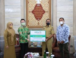 Grab Indonesia Serahkan Bantuan, Wali Kota Danny:Tingkatkan Inovasi Layanan Pelanggan