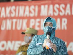 Persiapan Pembelajaran Tatap Muka, Ketua TP PKK Kota Makassar Tinjau Pelaksanaan Vaksinasi