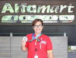 Bunga Siburian, Karyawan Alfamart Peraih Medali Perak Angkat Besi Peparnas Papua