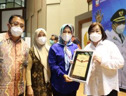 Wawali Fatma Berikan Penghargaan, Tanda Terima Kasih Pemkot Makassar Dalam Sukseskan Vaksinasi