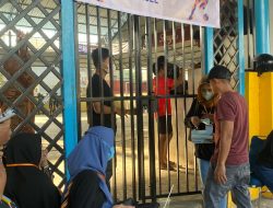 Terapkan Protokol Kesehatan, KMS UNM Bagikan Masker Kepada Penonton Futsal Competition