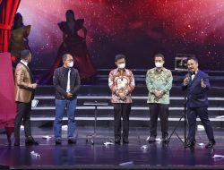 Wali Kota Makassar Terima Digital Innovation Award 2022