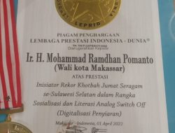 Danny Raih penghargaan dari KPID, Sebagai Inisiator Rekor Khotbah Jumat Seragam Tingkat Sulsel