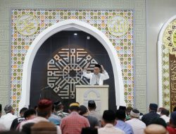 Pemkot Makassar Gelar Safari Ramdhan, Wali Kota Danny Shalat Taraweh Di Masjid  H. Hamarung