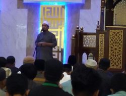 Tarwih Pertama Di Masjid 99 Kubah, Gubernur Sulsel : Panas, Mau ditambah Kipasnya