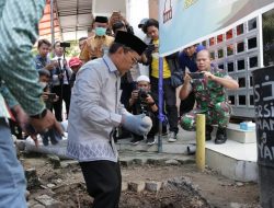 Danny Lakukan Peletakan Batu Pertama Rehabilitasi Masjid PN Kelas 1A