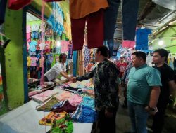 Hari Perdana Kerja di Perumda Pasar Makassar Ichsan Kunjungi dan Sapa Pedagang Pasar Maricaya