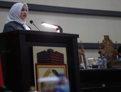 Penandatanganan Ranperda menjadi Perda Perlindungan Guru, Oleh Wakil Walikota dan Ketua DPRD Kota Makassar