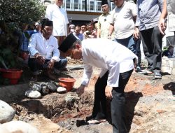Danny Pomanto dan IAS Kompak Letakkan Batu Pertama Renovasi Masjid Barkatul Ilham