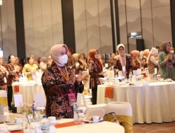 Hadiri Ladies Program Apeksi XV, Indira Apresiasi Desainer Lokal Padang