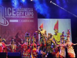 30 Penari Makassar Tampil Maksimal Di APEKSI Padang