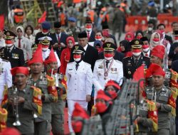 KORSIK SATPOL PP MAKASSAR IRINGI PENGIBARAN BENDERA MERAH PUTIH DI LOSARI