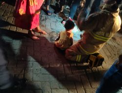 Aksi Heroik Damkar Makassar Selamatkan Balita dari Kepungan Api