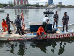 Sambut HUT Ke-77 TNI AL, Lantamal VI Gelar Bersih Laut di CPI