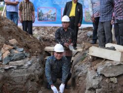 Danny Letakkan Batu Pertama Pembangunan Kantor Klasis Makassar dan Gereja Toraja
