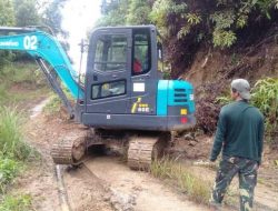Desa Leppangeng Terisolisir Akibat Longsor, Materil Longsor Sulit Dibersihkan