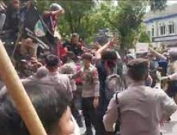 Demo Sidang Sengketa Lahan di Torut Ricuh, Massa Lempar Batu ke Polisi