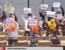Protes Harga BBM Naik, Fraksi PKS Walk Out dari Paripurna DPR!