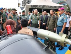 Wali Kota Makassar Bersama Pangdam XIV/Hasanuddin Buka Pameran Alutsista TNI