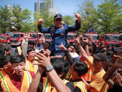 Atasi Kebakaran Lorong, Danny Serahkan 53 Unit Damtor