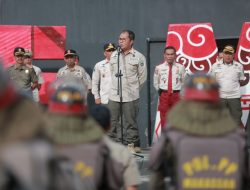 Gelar Apel Akbar, Danny Beri Pengarahan Ratusan Satpol PP Kota Makassar