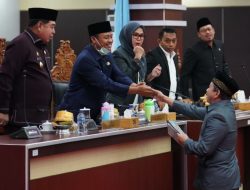 Gubernur Bersama DPRD Sulsel Teken Persetujuan Perda APBD Perubahan TA 2022