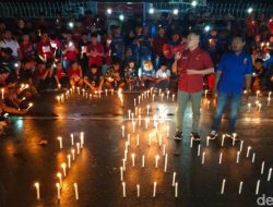 Aliansi Suporter Indonesia di Makassar Gelar Aksi Belasungkawa 1.000 Lilin