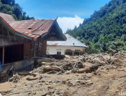 Warga Sulbar yang Diterjang Banjir dan Tanah Longsor