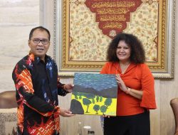 Wali Kota Danny dan Senator Malarndirri McCarthy Kunjungi Museum Kota Makassar