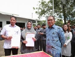 Danny Pomanto Serahkan Santunan Jaminan Kematian ke Ahli Waris Jukir Perumda Parkir