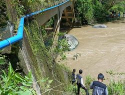 Lakukan Pencarian Korban Tenggelam, Babinsa di Toraja Utara Hanyut di Sungai