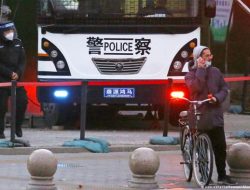 China Redam Aksi Protes dengan Pengintaian Ponsel