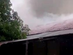 Damkar Padamkan Kebakaran Asrama Polisi di Makassar