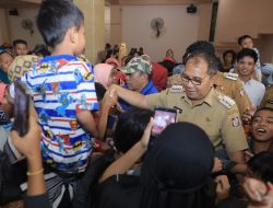 Danny Pomanto Bareng Indomaret Salurkan Bantuan ke Pengungsi Al Abrar Alauddin