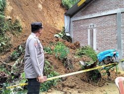 Tertimpa Longsor Saat Tidur Dirumah, 2 Warga Mamasa Sulbar Tewas