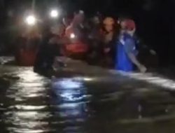 Banjir hingga 1 Meter Terjang Luwu Utara, 30 Rumah-Masjid Terendam