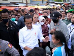 Indira Yusuf Ismail Dampingi Presiden Joko Widodo Blusukan Ramadhan di Pasar Terong Makassar