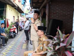 Silaturahmi Bersama Warga di Lorong Wisata, Dinas Kominfo Makassar Bagi-Bagi Paket Sembako