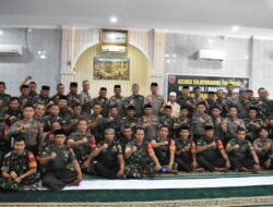 TNI-Polri Eratkan Sinergitas dan Jaga Kamtibmas dengan Salat Dzuhur Berjamaah