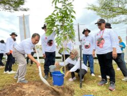 Upaya Lestarikan Lingkungan, Peserta Rakernas Apeksi Tanam Pohon di CPI