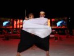 Pertunjukkan Sigajang Laleng Lipa oleh Pemerhati Seni dan Budaya Bone Sangdara Tutup Kemeriahan F8