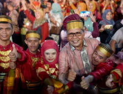 Kelompok Disabilitas Tampil Memukau di Gala Dinner PSBM XXIV dan Karnaval Kebudayaan Kota Makassar