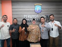 Ketua TP PKK Makassar Apresiasi Kemajuan Perumda Parkir Pada Acara Penyerahan SK 100%